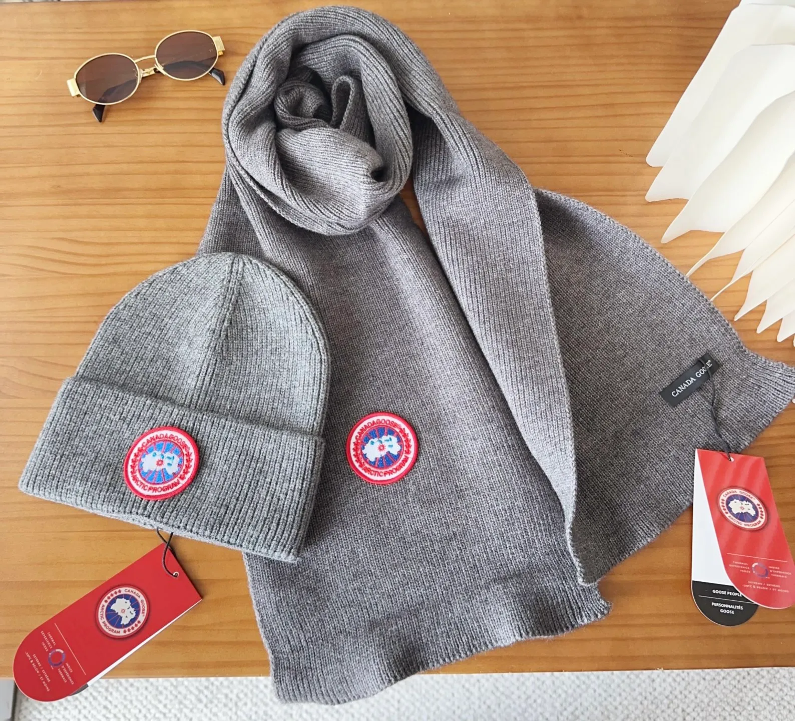 💰90 CANADA GOOSE Canada Goose winter warm cashmere cold hat. Rabbit wool material, thick feel, not easy to deform. Fashionable and versatile couple hat, imported embroidery logo, cashmere cotton yarn, head circumference: 55-58cm